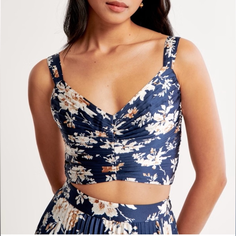 NWOT Abercrombie & Fitch Floral Print Blue Crop Top